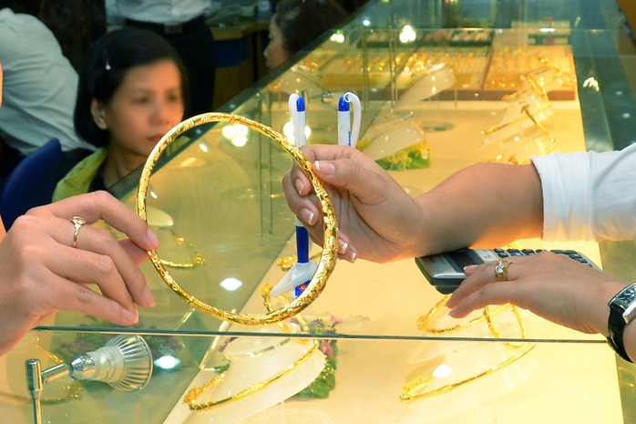 Sáng 30-12, giá vàng miếng SJC, vàng nhẫn rớt thẳng đứng - Ảnh 2.