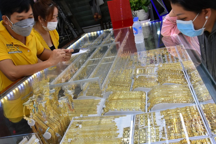 Giá vàng hôm nay 5-2: Đảo chiều giảm mạnh - Ảnh 1.