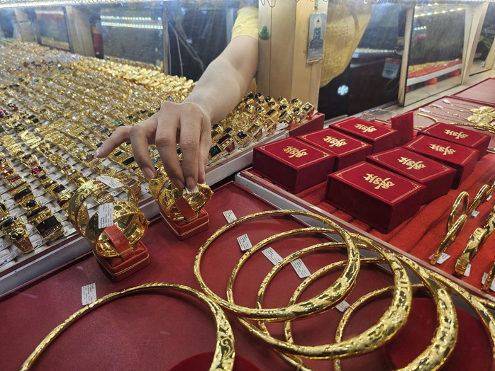 Giá vàng hôm nay 15 - 4 tăng mạnh 2 , 5 triệu đồng mỗi lượng theo đà thế giới - Ảnh 2.