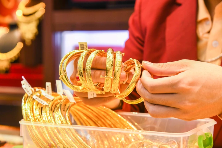 Giá vàng thế giới vượt 5.000 USD/ounce. (Ảnh: Công Hiếu).