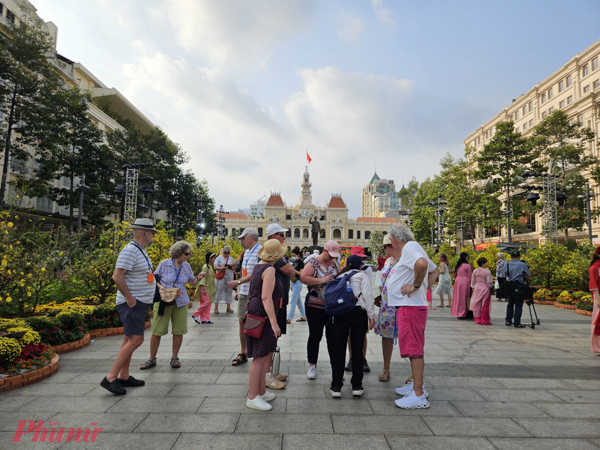 Việt Nam vượt Thái Lan, thành điểm đến hàng đầu của du khách Trung Quốc  Việt Nam, ngày 3/9. Các nhà phân tích kỳ vọng nước này sẽ thu hút kỷ lục 22,6 triệu lượt khách vào năm 2025.