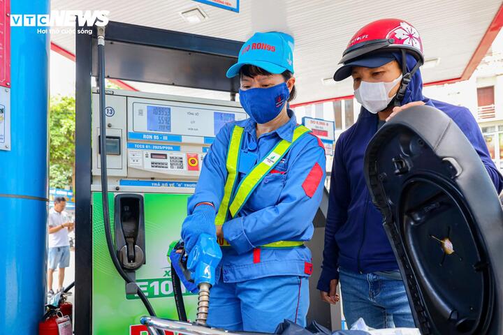 Giá xăng dầu chiều nay được dự báo đồng loạt tăng. (Ảnh: Minh Đức).