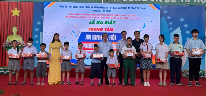 Phường Tân Hưng ra mắt Trung tâm an sinh xã hội để trợ giúp người dân - Ảnh 3.