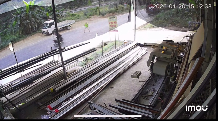 Thượng úy CSGT bị xe tông khi làm nhiệm vụ trên đường Hồ Chí Minh - Ảnh 1.