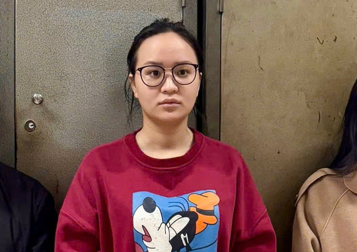 Bùi Thị Phương Linh tại cơ quan công an.