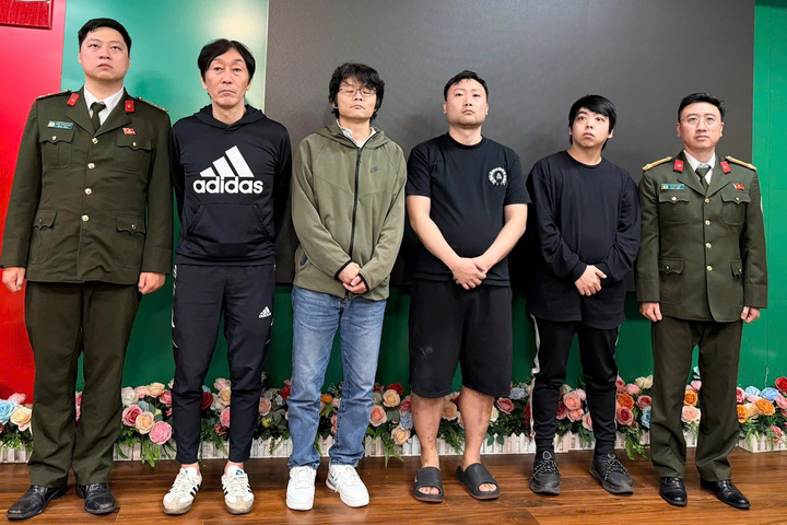 Các đối tượng có hành vi lừa đảo bị Công an Hà Nội phát hiện.