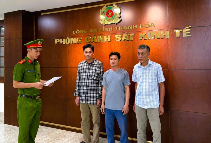 Khởi tố 3 người đàn ông mua bán heo dịch - Ảnh 1.